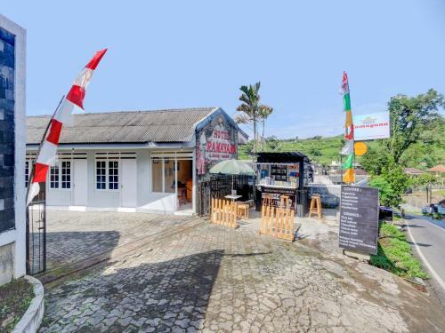 Spot On 90156 Hotel Ramayana