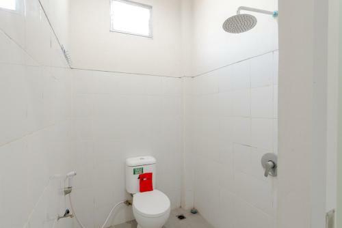 Hostal Reddoorz Plus Syariah @ Raya Nginden 2