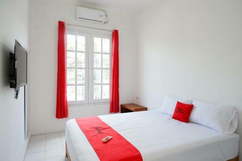Hotel Reddoorz Plus Near Ums Solo