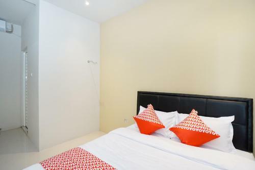 Hotel Oyo 2599 First Living