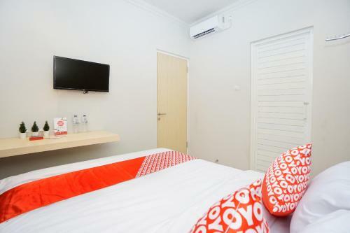 Hotel Oyo 2599 First Living