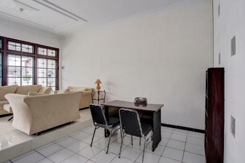 Hotel Oyo 3467 White Residence