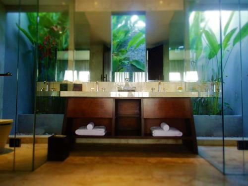 15 Bedrooms Sun Suite Villa Bali