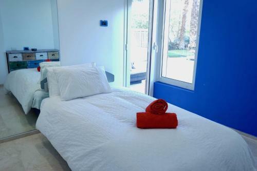 Amdar Residence Apartment - Private Pool, Sea View & Sauna