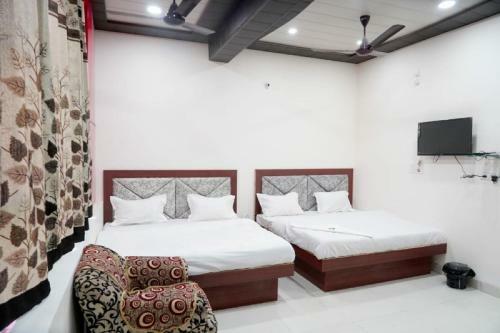 Oyo 79012 Hotel Rm Plaza