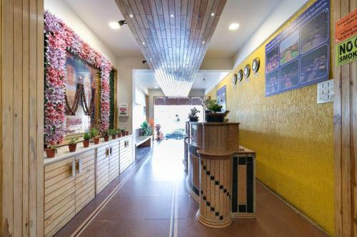 Capital O 10749 Hotel Neelkanth Bliss