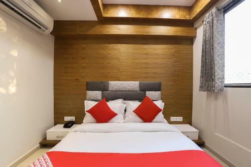 Oyo 69353 Hotel Madhav Villa