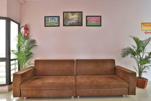 Hotel Oyo 37477 D K Guest House