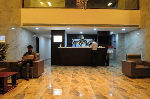 Hotel Pride Biznotel - The Maison Anand