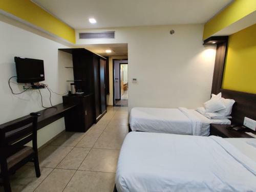 Hotel Pride Biznotel - The Maison Anand