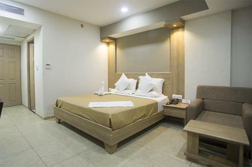 Hotel Pride Biznotel - The Maison Anand
