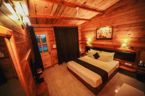 Hotel Grand Vatika Resort