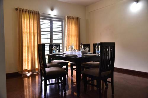 Hotel The Banjaara Suites