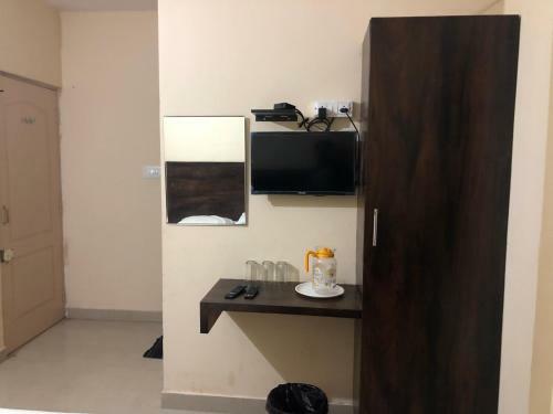 Hotel Veekay Regency Lodge