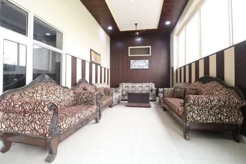 Hotel Oyo 28338 New Life
