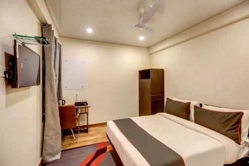 Hotel Collection O 45853 Sr Inn Awas Vikas