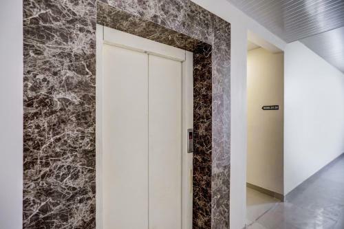 Hotel Collection O 45853 Sr Inn Awas Vikas