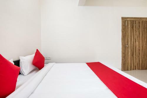 Hotel Oyo 30193 Shourya Residency