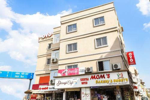 Hotel Oyo 30193 Shourya Residency