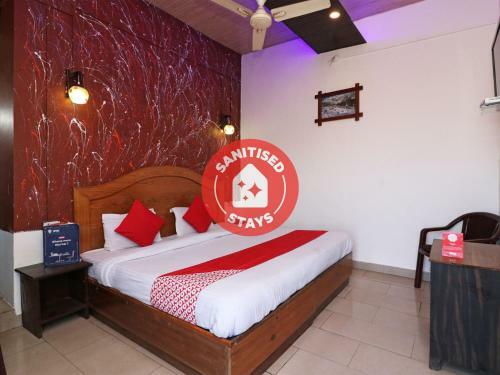 Oyo 77158 Hotel Swastik Palace