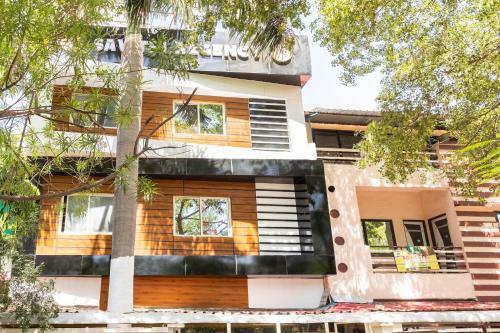 Hotel Oyo 27867 Savitri Regency