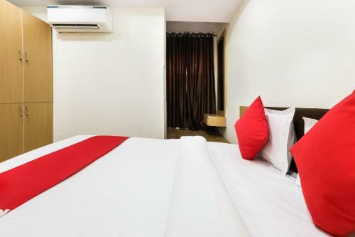 Oyo 68417 Hotel Surbhi