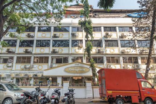 Oyo 71397 Hotel Guru