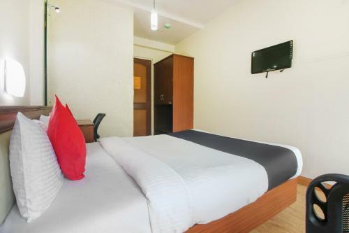 Capital O75414 Hotel Dream Residency