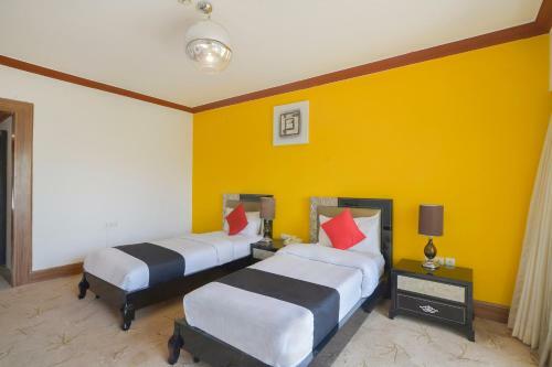 Capital O 29124 Royal Palms Hotel