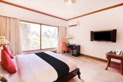 Capital O 29124 Royal Palms Hotel