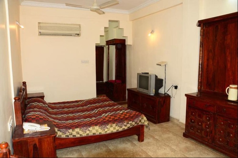 Hotel Nakhrali Dhani Village Resort
