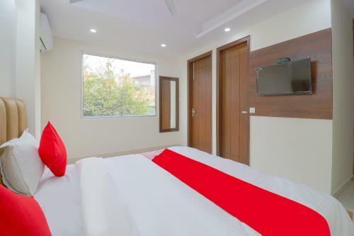 Hotel Oyo 75809 Sharma Residency
