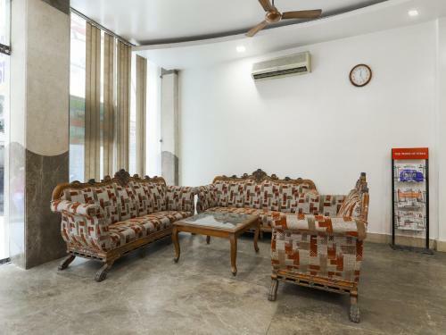 Hotel Oyo 75789 Golden Stays