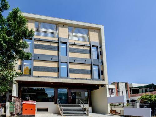 Oyo Flagship 76609 Shiv Hotel Sector 33 Begampur