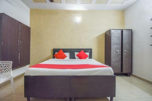 Hotel Oyo 74203 Sbs Royal Stays