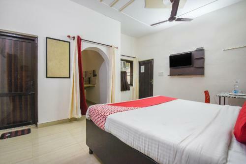 Hotel Oyo 74203 Sbs Royal Stays