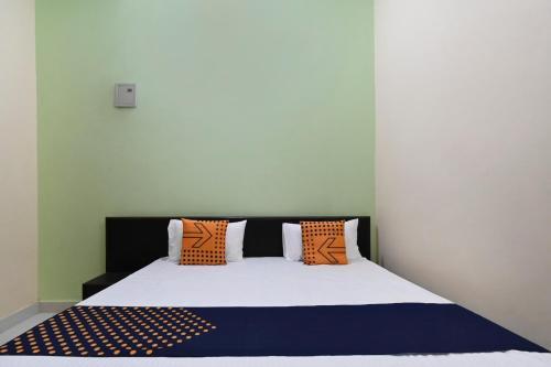 Spot On 64745 Hotel Green City