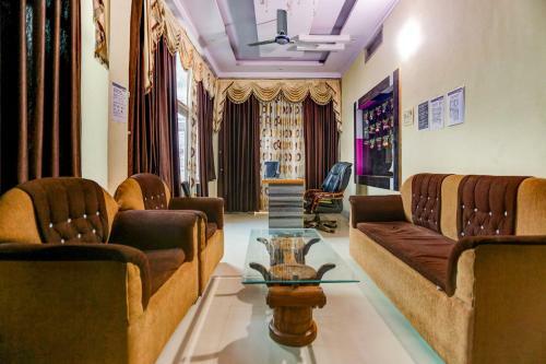 Hotel Spot On 77029 Sahil Palace