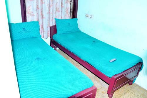 Lodge Hotel Priya Towers