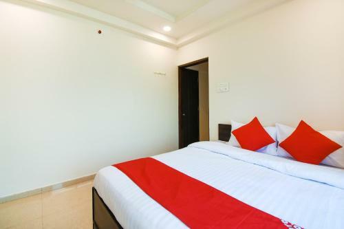 Hotel Oyo 47606 White House Regency