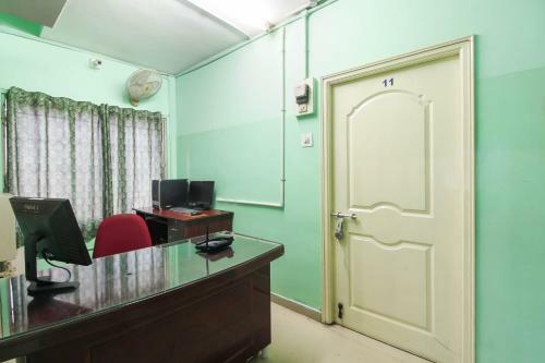 Hotel Oyo 76215 Royal Residency