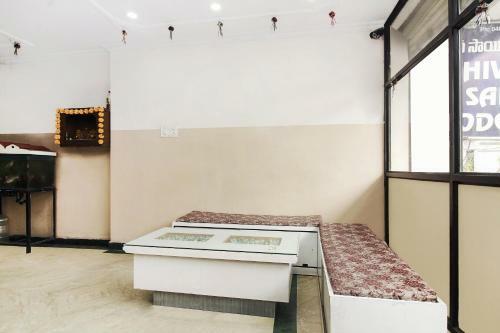 Spot On 37669 Hotel Shiva Sai Lodge