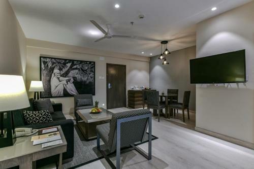 Hotel Sun-n-sand Suites, Shirdi