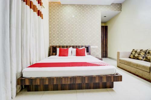 Oyo 77889 Hotel Viva City