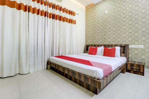 Oyo 77889 Hotel Viva City