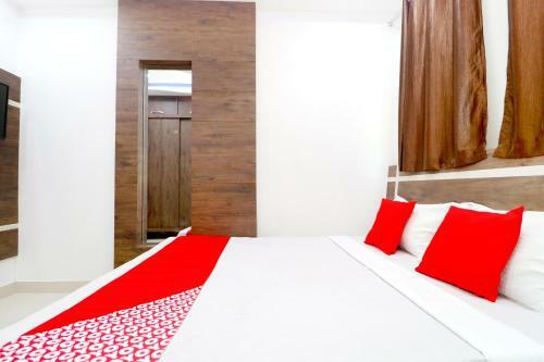 Oyo 40722 Hotel Galaxy
