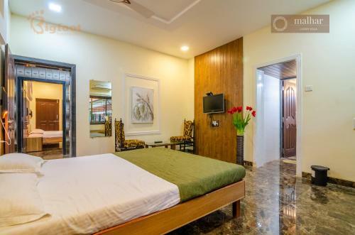 Bed & Breakfast Bigfoot Stay - Malhar Villa