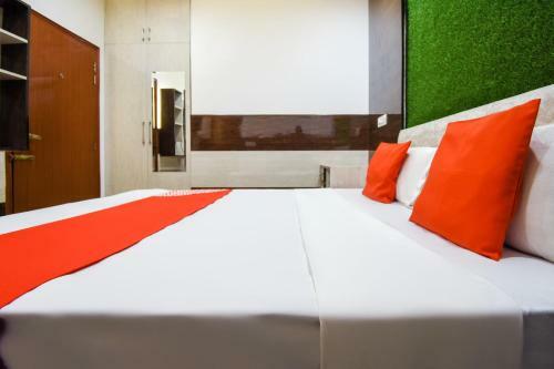 Oyo 70744 Hotel Atharv