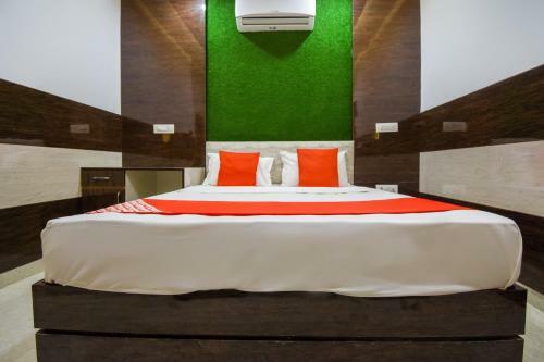 Oyo 70744 Hotel Atharv