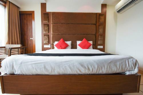 Capital O 69427 Hotel Green Tree